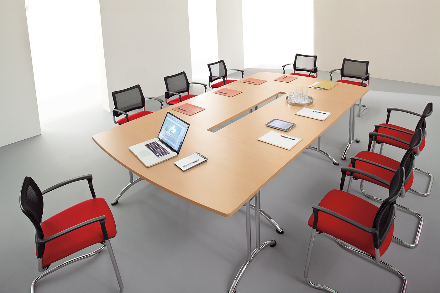 Table fixe ou pliantes pour l’exigence de vos espaces.